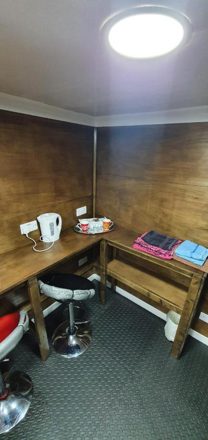 Adorable Private Suite With Free Street Parking 레스터 외부 사진